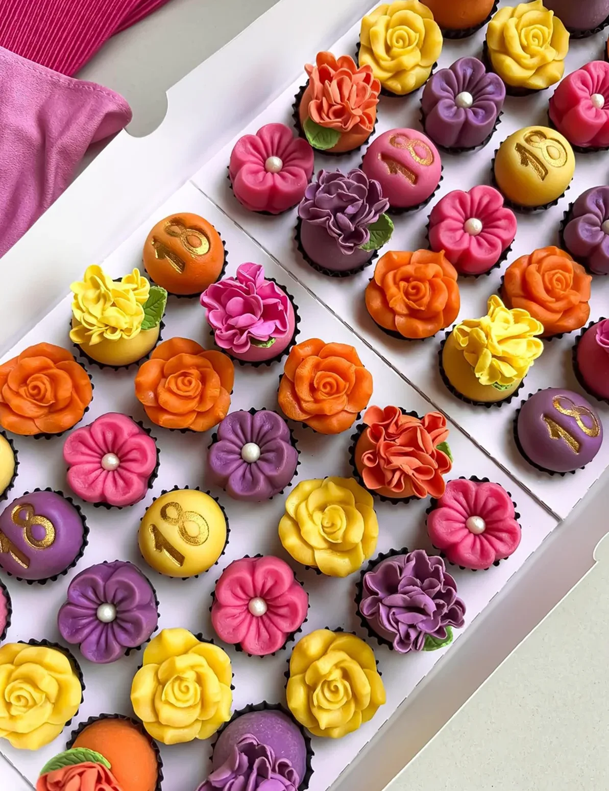 Acabamento artesanal em Brigadeiros Floridos